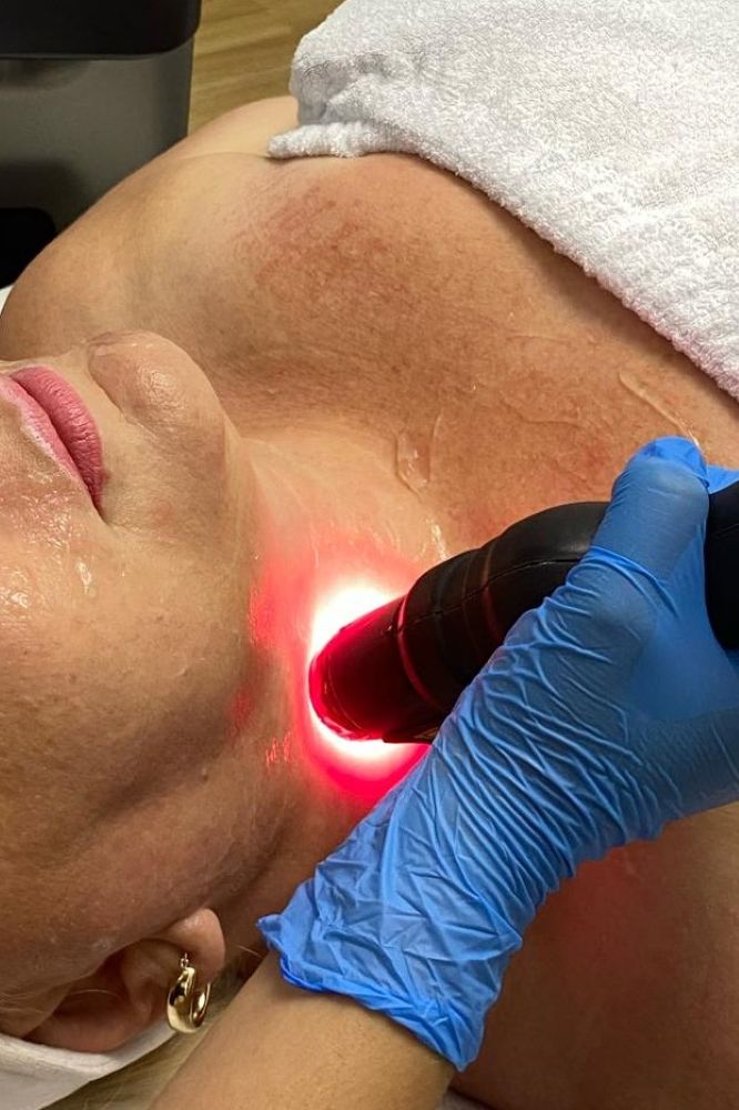 red touch wiotka skóra na szyi Legionowo